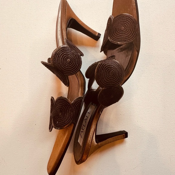 MELAN Moda Italy Sandals Leather Satin Metallic Bronze 3” Heel NEW Sz 38 7.5 - Picture 5 of 9